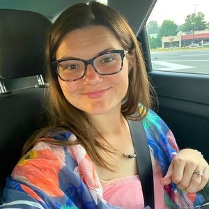 Meet your Posher, Caitlin